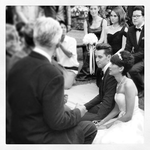 ชมภาพบรรยากาศ ญารินดา ควงแขน วิล พาเธอร่า เข้าพิธีวิวาห์