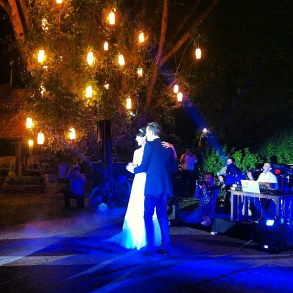 ชมภาพบรรยากาศ ญารินดา ควงแขน วิล พาเธอร่า เข้าพิธีวิวาห์