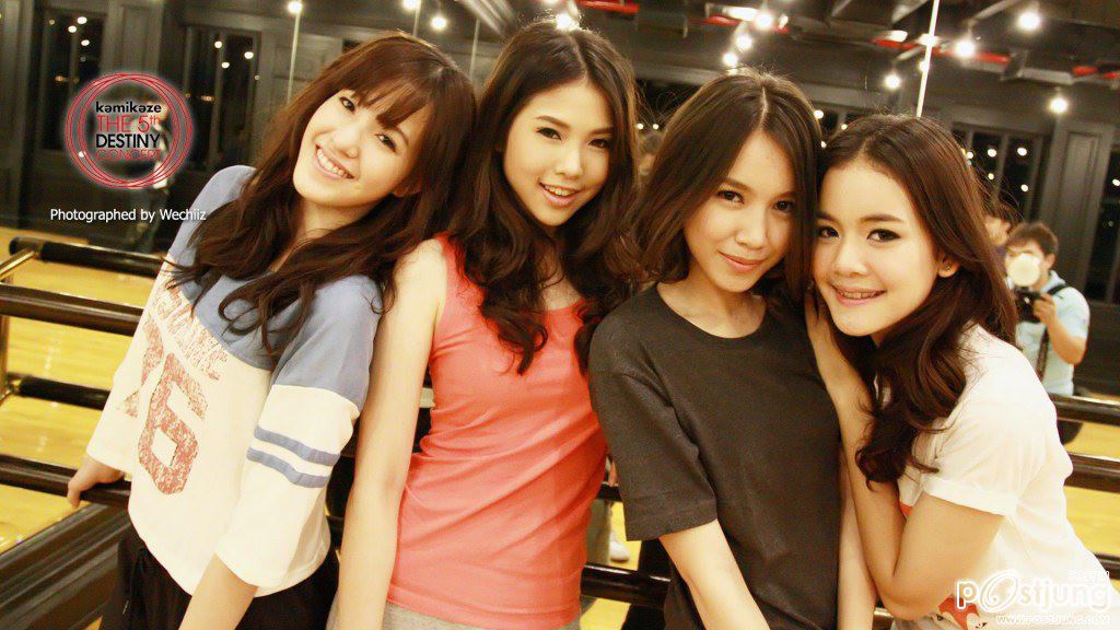 4 สาว หุ่นดี เสียงดี Kiss Me Five