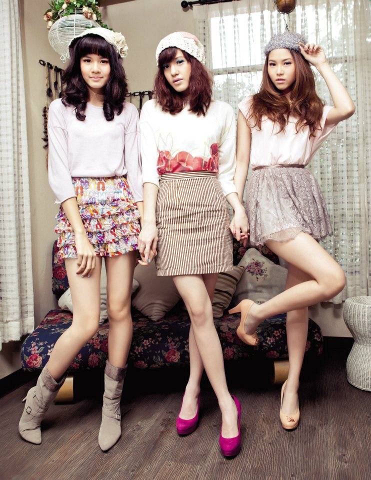 4 สาว หุ่นดี เสียงดี Kiss Me Five