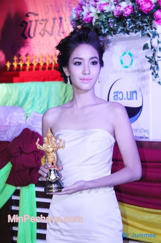 10 อันดับดาราสาวที่แต่งหน้าออกงานได้เริศที่สุด