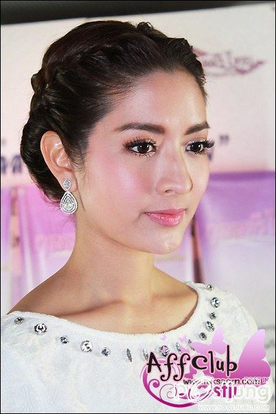 10 อันดับดาราสาวที่แต่งหน้าออกงานได้เริศที่สุด