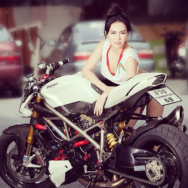 เหล่หญิง