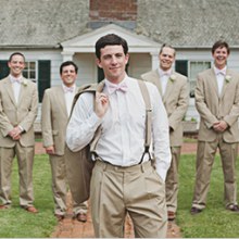 แฟชั่น สูทเจ้าบ่าวสีกากี ในสไตล์เท่ ๆ สุดคลาสสิก