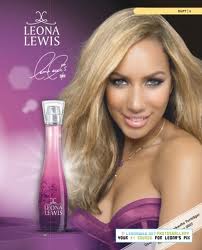 น้ำหอม : นักร้องสาว Hollywood