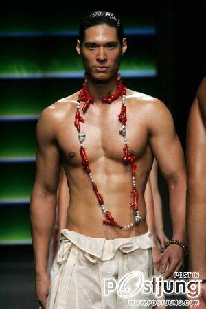 นายแบบชื่อ คริสป่าวหล่อดี