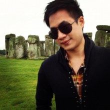 พงศ์ กัณฑ์พงศ์ ทายาทห้างดัง ศิลปินใหม่เจ้าของเพลงฮิต ลาลาลาเลิฟยู ตะลอนอังกฤษ