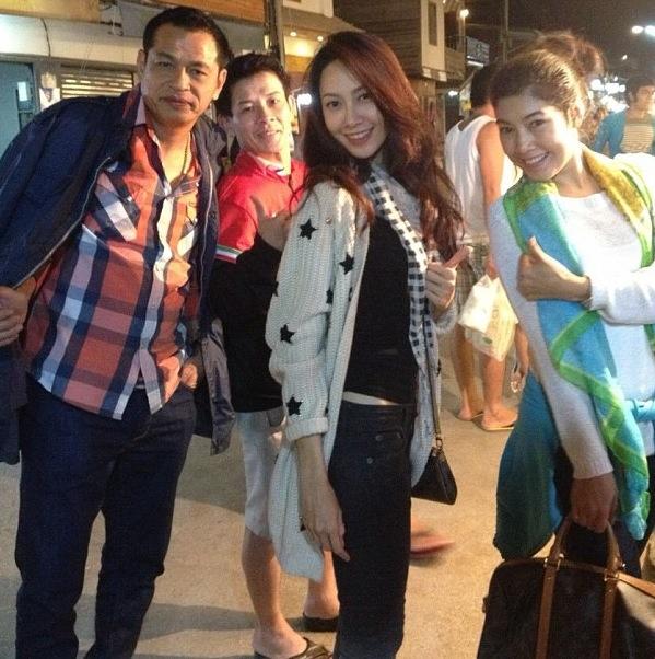 ยุ้ย จีรนันท์หน้าสด เที่ยวถนนคนเดินยังสวย