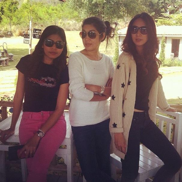 ยุ้ย จีรนันท์หน้าสด เที่ยวถนนคนเดินยังสวย