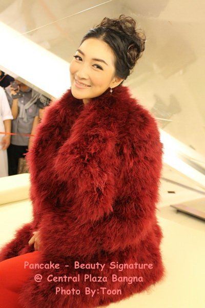 แพนเค้ก เขมนิจ ชุดแดงแร๊งงงง