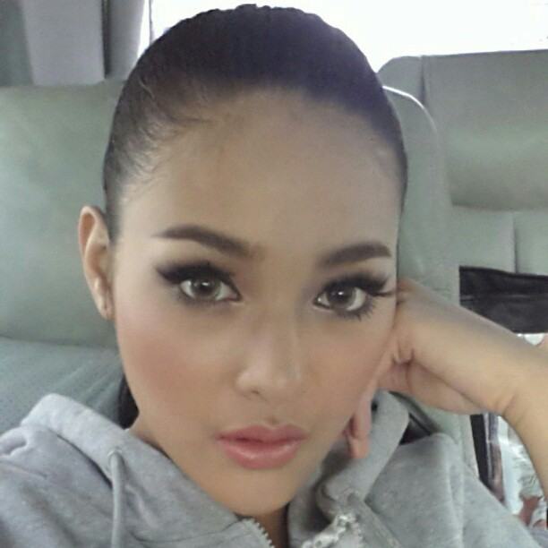 ปุ๊กลุ๊ก ฝนทิพย์  อวดความสวยผ่านInstagram