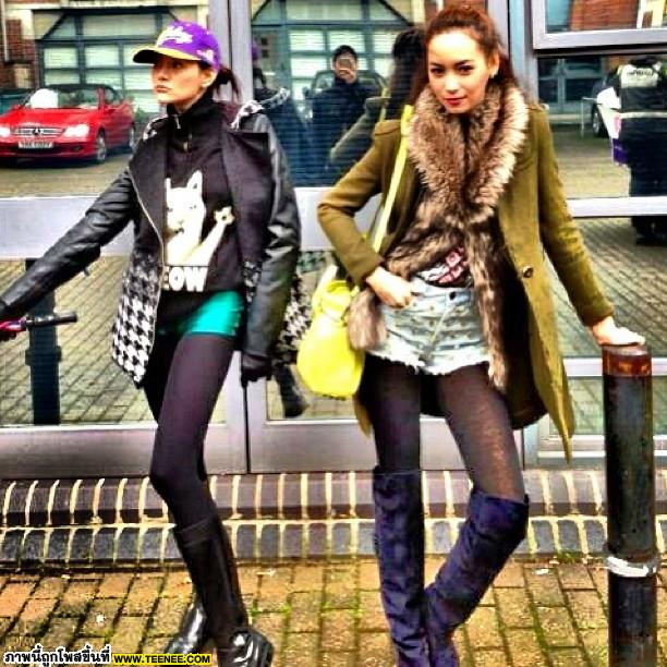 Pic : 2 สาวนางแบบเพื่อนซี้ โย-บี แซ่บเว่อร์