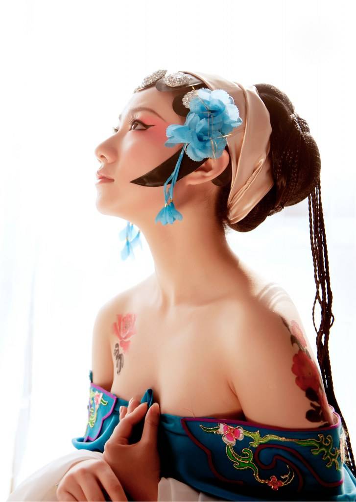 สาวจีน สาวสวย แต่งสไตล์งิ้ว เซ็กซี่เกินห้ามใจ