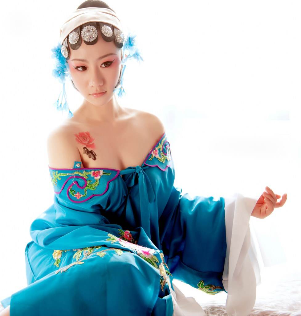 สาวจีน สาวสวย แต่งสไตล์งิ้ว เซ็กซี่เกินห้ามใจ