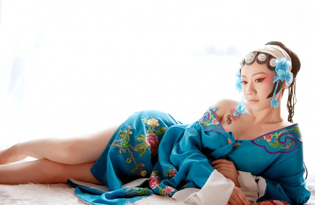 สาวจีน สาวสวย แต่งสไตล์งิ้ว เซ็กซี่เกินห้ามใจ