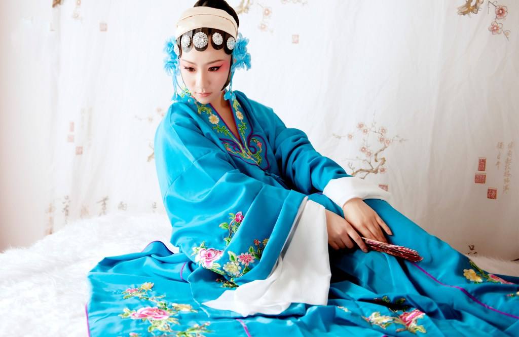 สาวจีน สาวสวย แต่งสไตล์งิ้ว เซ็กซี่เกินห้ามใจ