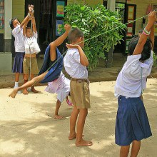 เล่นกระโดดยาง routine lady boy of lady boy