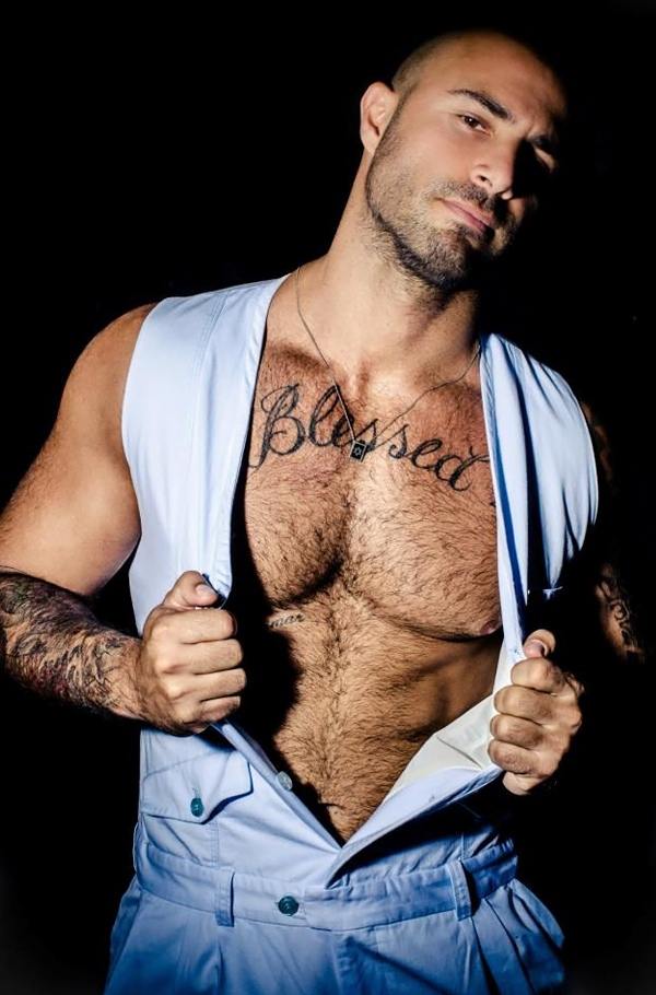 Aron Abikzer @ A Capa #60 September 2012