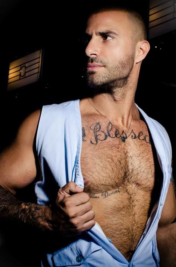 Aron Abikzer @ A Capa #60 September 2012