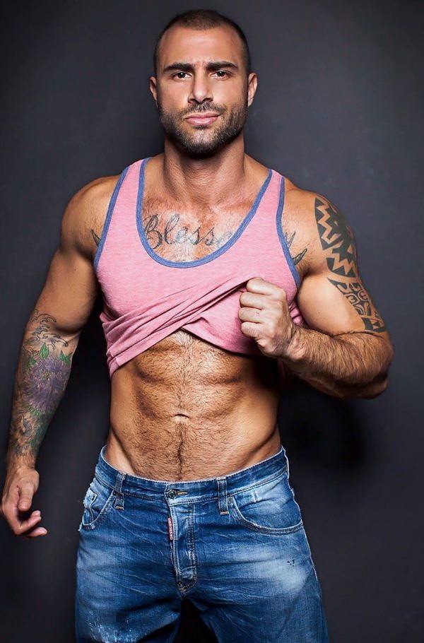 Aron Abikzer @ A Capa #60 September 2012