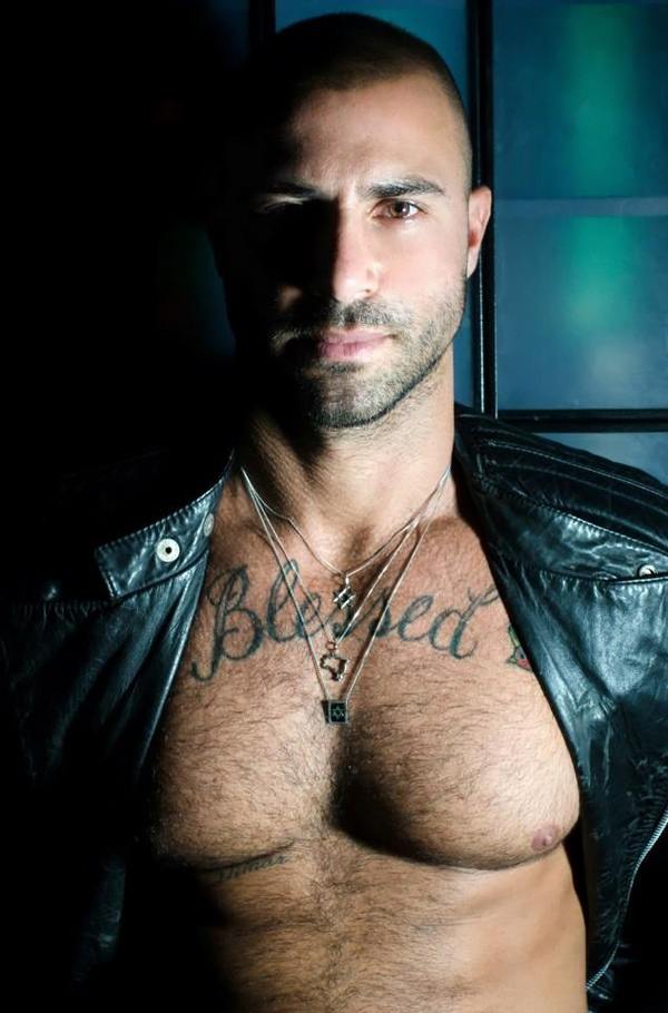 Aron Abikzer @ A Capa #60 September 2012