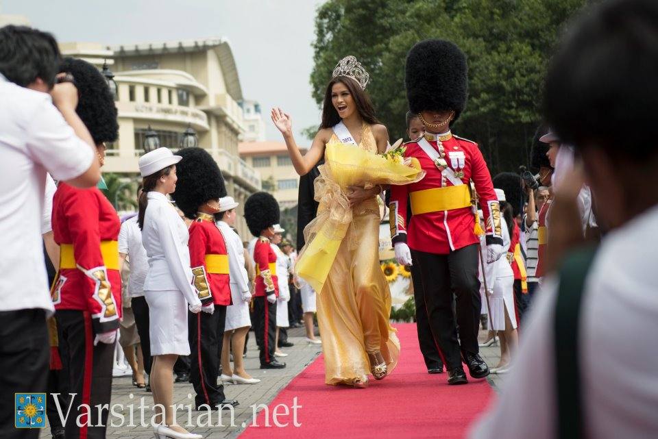 รองนางงามจักรวาล 2012 กลับบ้านเกิด