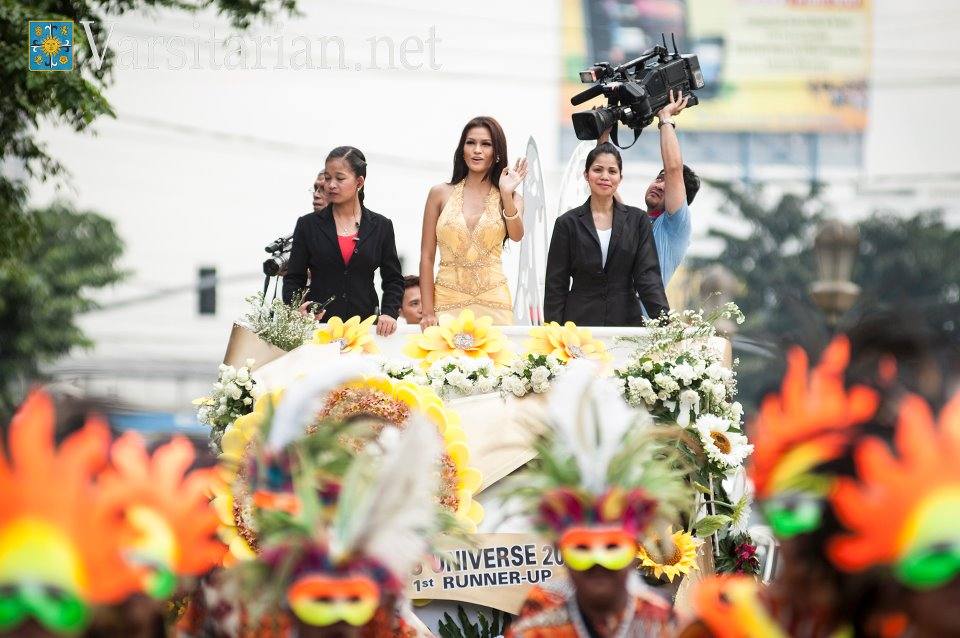 รองนางงามจักรวาล 2012 กลับบ้านเกิด