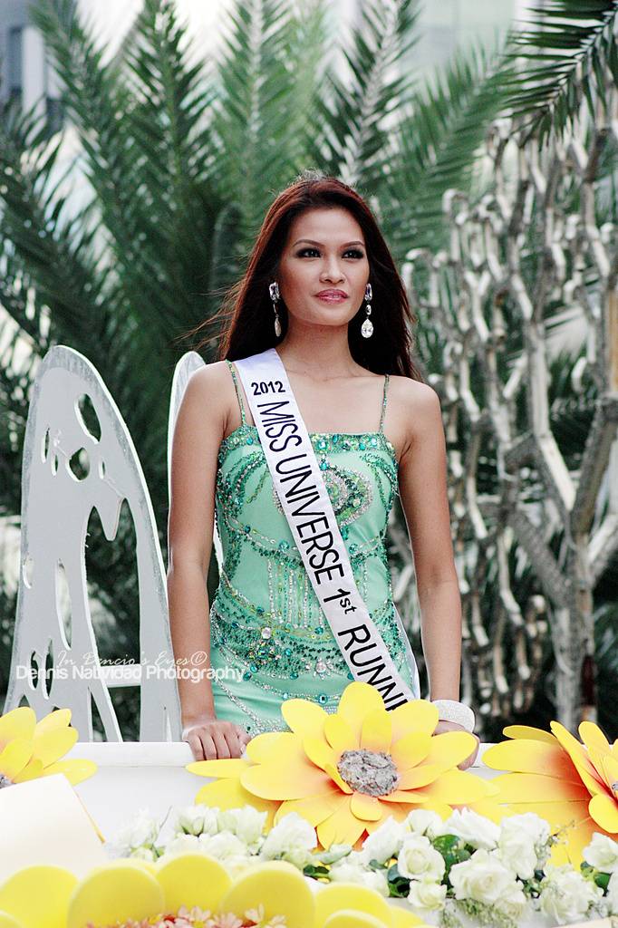 รองนางงามจักรวาล 2012 กลับบ้านเกิด