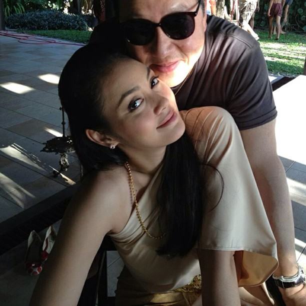 ตั๊ก บงกช ชีวิตรักสุดแฮปปี้ เจ้าสัวบุญชัย ตามเฝ้าถึงกองถ่าย นางมาร