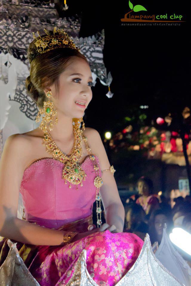 เพจสมาคมนิยมสาวชุดไทย