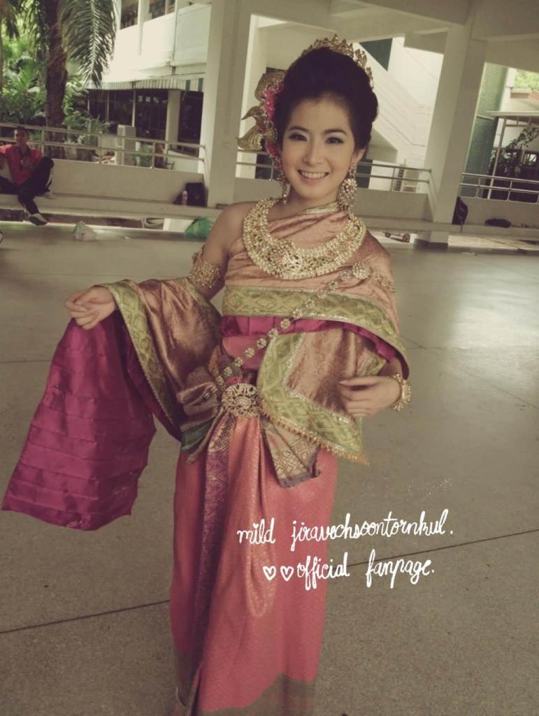 เพจสมาคมนิยมสาวชุดไทย