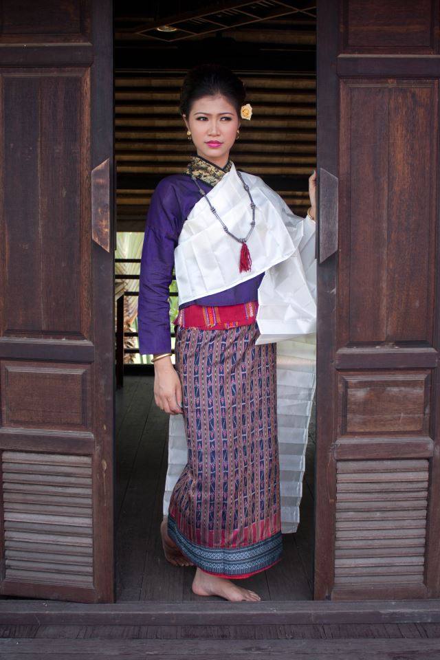 ผู้บ่าว ผู้สาว ผู้ดีอีสาน