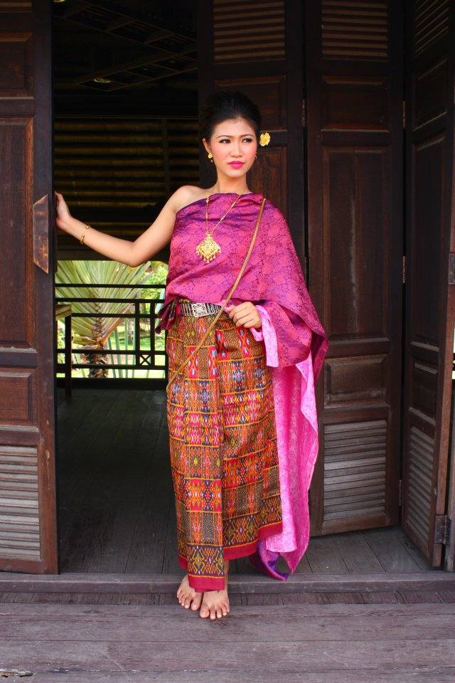 ผู้บ่าว ผู้สาว ผู้ดีอีสาน