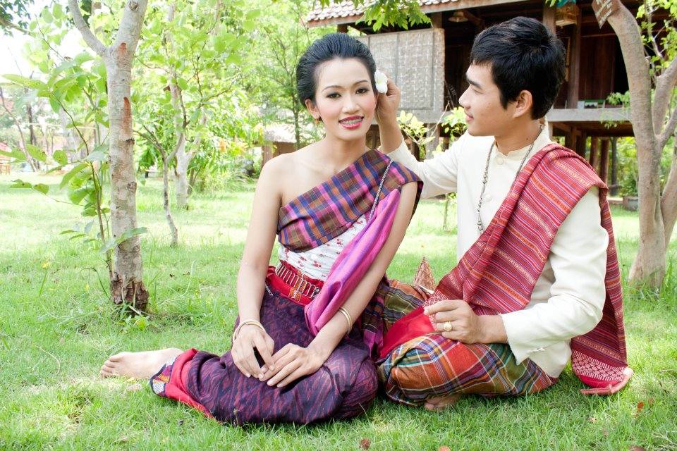 ผู้บ่าว ผู้สาว ผู้ดีอีสาน