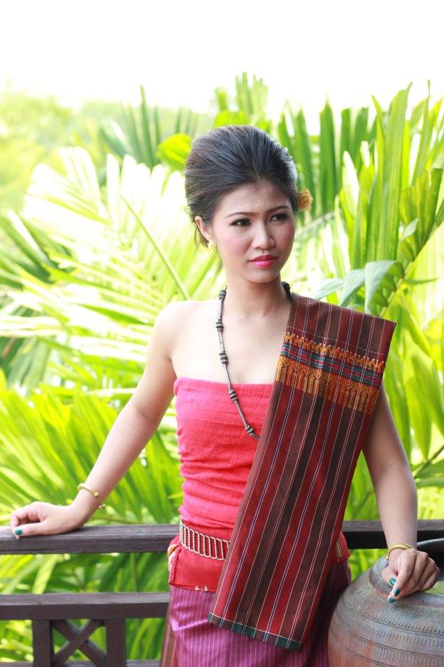 ผู้บ่าว ผู้สาว ผู้ดีอีสาน