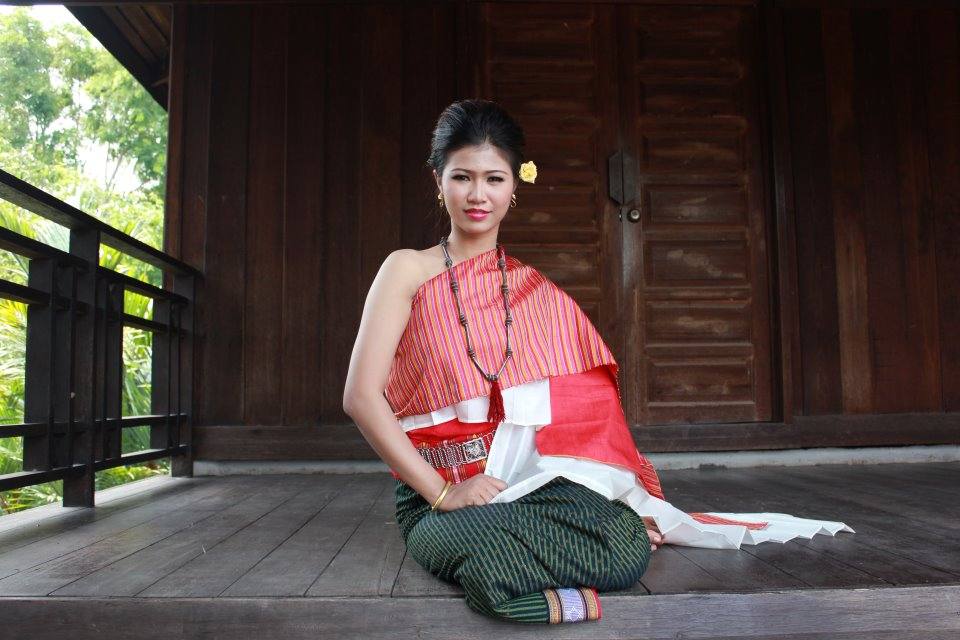 ผู้บ่าว ผู้สาว ผู้ดีอีสาน