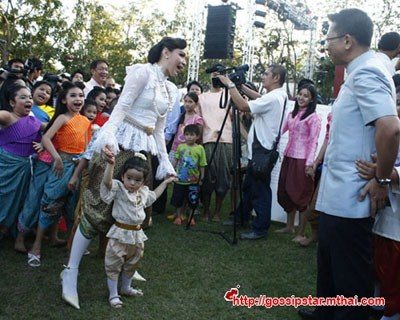 เก็บตก น้องณดา ลูกแม่กบ แต่งชุดไทย น่ารักจุงเบย