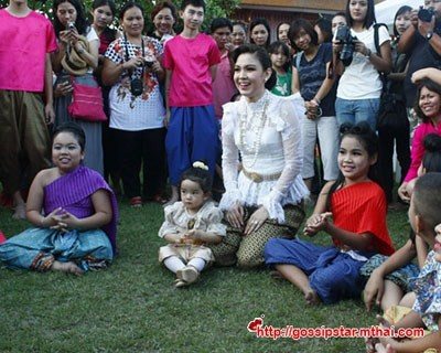 เก็บตก น้องณดา ลูกแม่กบ แต่งชุดไทย น่ารักจุงเบย