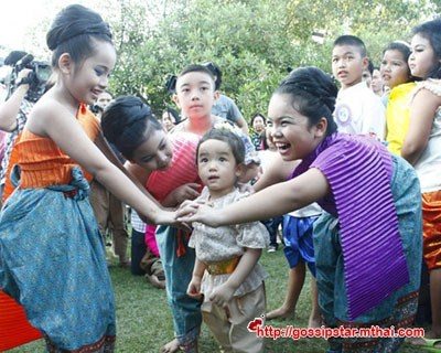 เก็บตก น้องณดา ลูกแม่กบ แต่งชุดไทย น่ารักจุงเบย