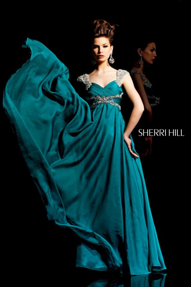 Sherri Hill แบรนด์ที่แฟนนางงามจักรวาลคุ้นเคยกัน