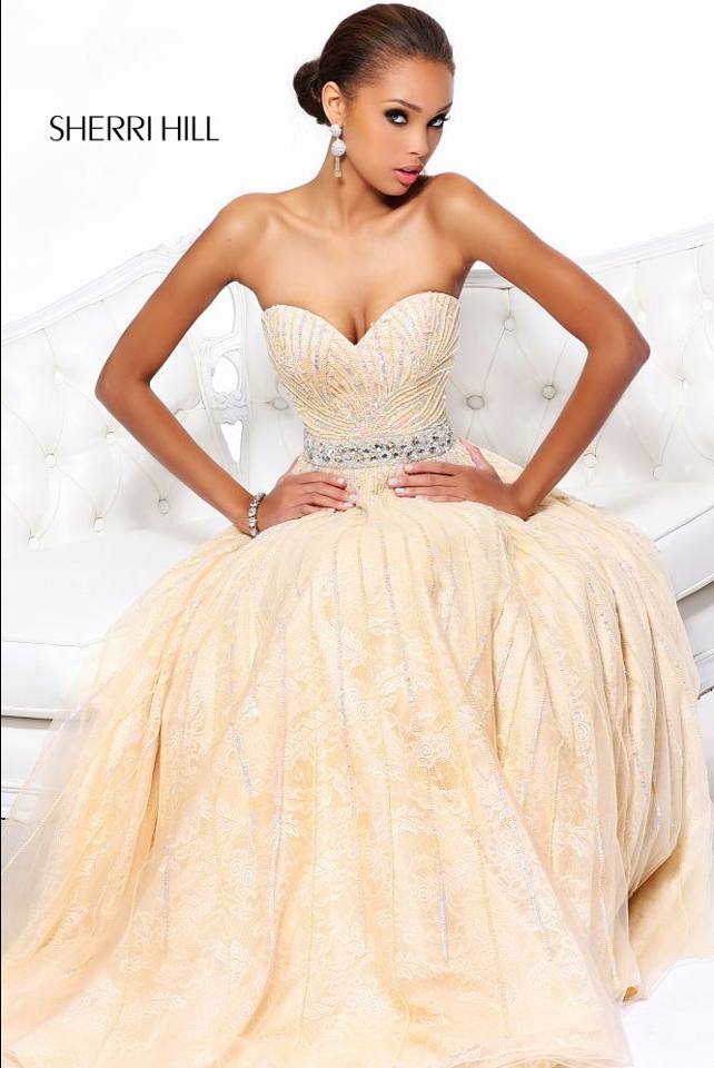 Sherri Hill แบรนด์ที่แฟนนางงามจักรวาลคุ้นเคยกัน