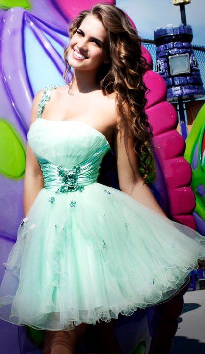 Sherri Hill แบรนด์ที่แฟนนางงามจักรวาลคุ้นเคยกัน