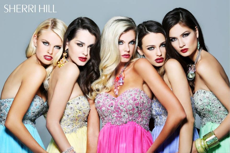 Sherri Hill แบรนด์ที่แฟนนางงามจักรวาลคุ้นเคยกัน