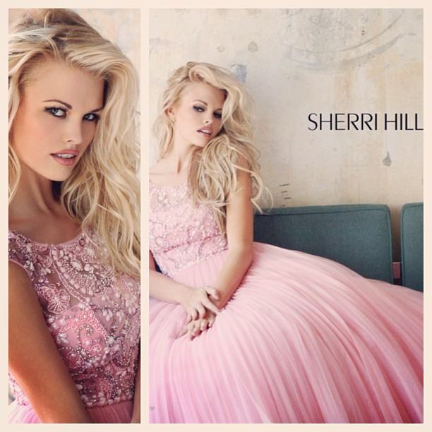 Sherri Hill แบรนด์ที่แฟนนางงามจักรวาลคุ้นเคยกัน