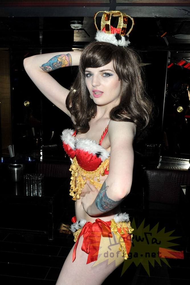 ช็อก แคทริน่า ดาร์ลิ่ง ญาติเจ้าหญิงเคท เป็นนักเต้นเปลื้องผ้า