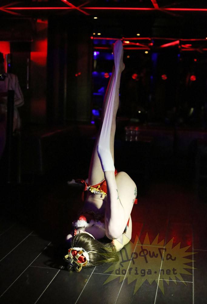 ช็อก แคทริน่า ดาร์ลิ่ง ญาติเจ้าหญิงเคท เป็นนักเต้นเปลื้องผ้า