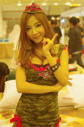 สวยใส พริตตี้จาก Thailand Game Show 2013