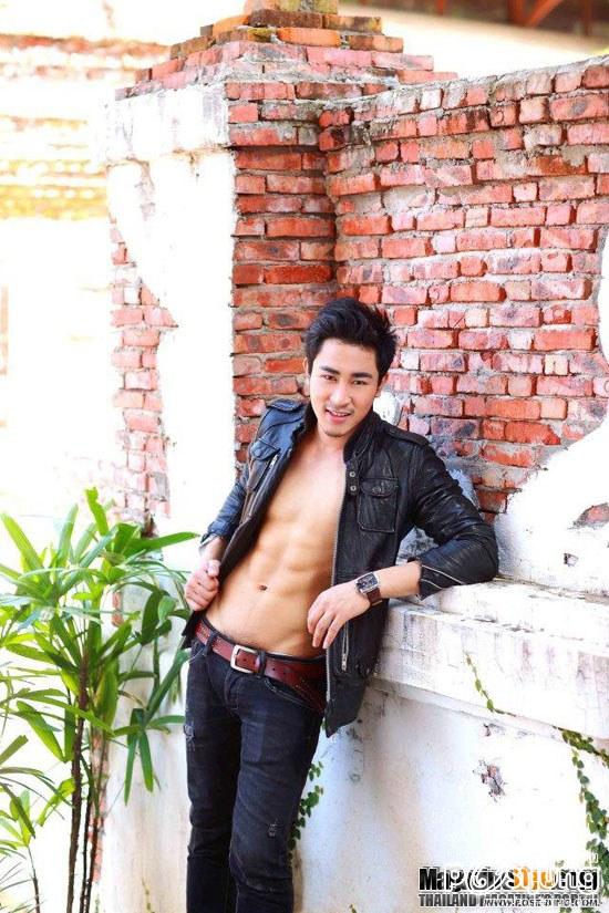 หล่อพอยัง