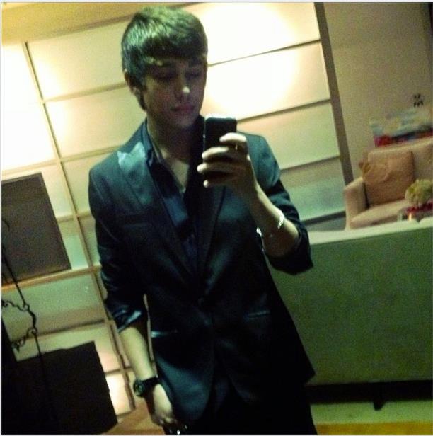 AUSTIN MAHONE ....