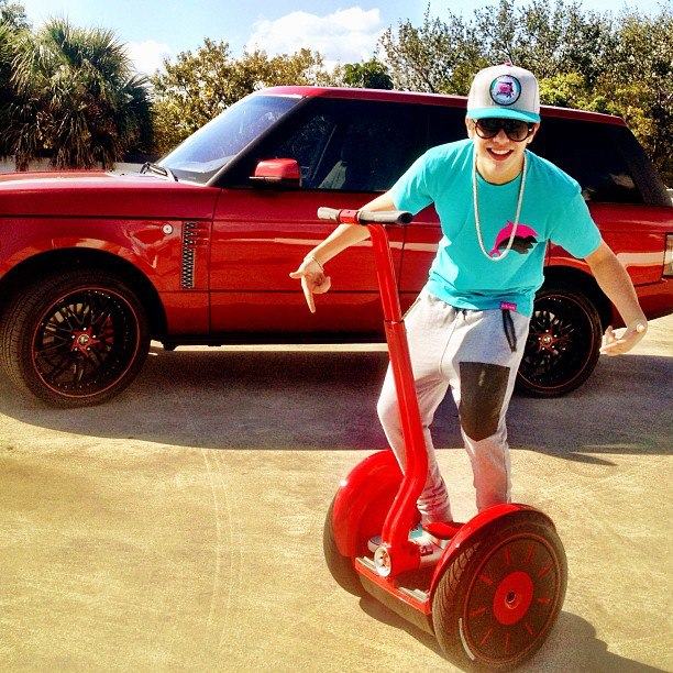 AUSTIN MAHONE ....
